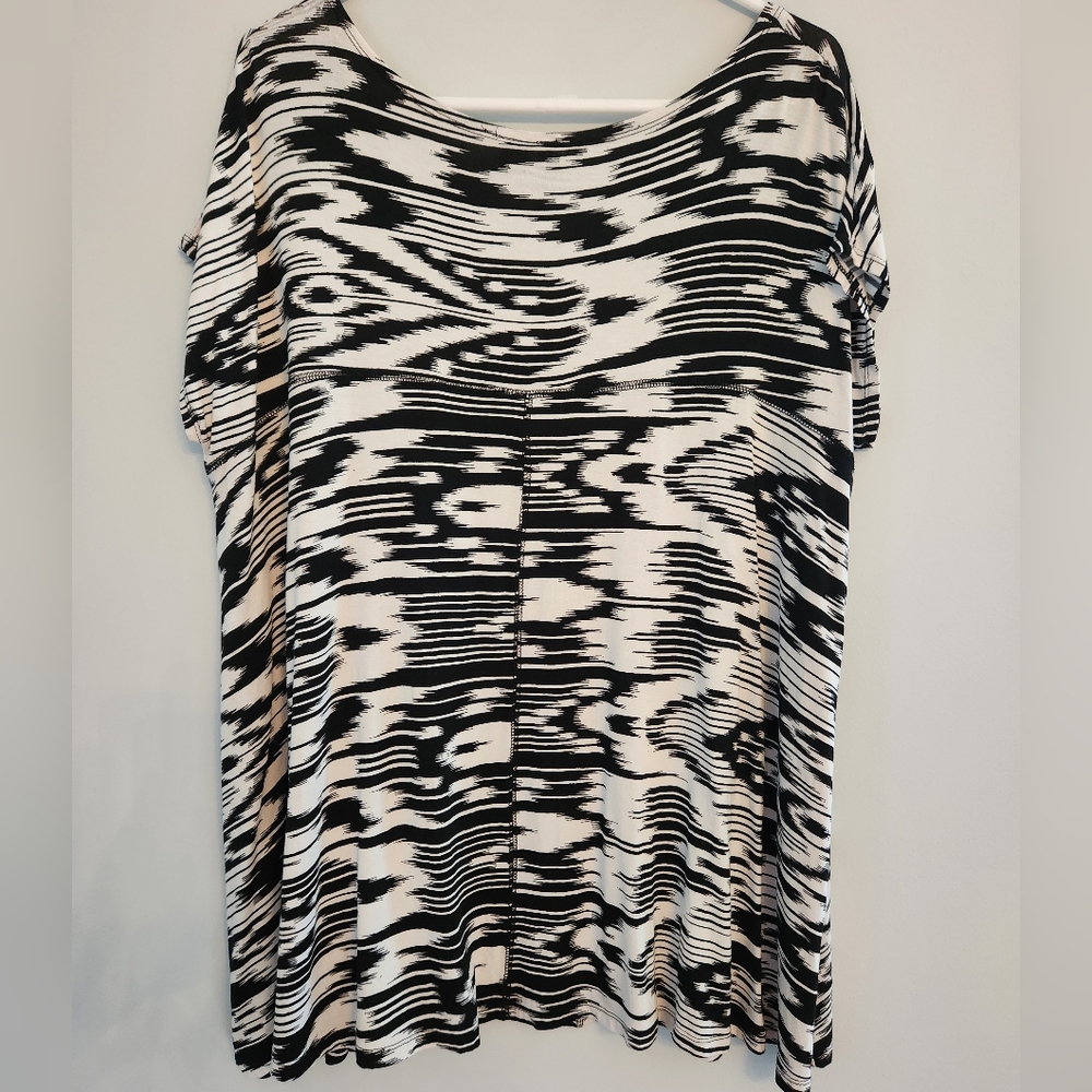 (4 For $20) Cynthia Rowley Black and White print blouse. Size 1X.   Soft pattern - Picture 5 of 5